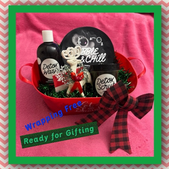 A Day Spa Deal. Worth 42.00. Detox Body Wash. 2 Face Masks and Detox Body Scrub - Picture 1 of 9